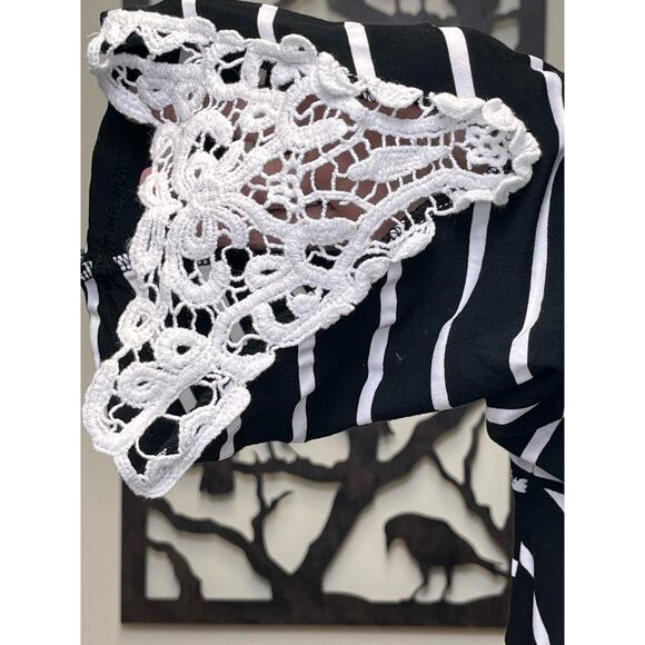 Stem & Vine V Neck Blouse with Lace Sleeves Top Petite Medium - Picture 4 of 6